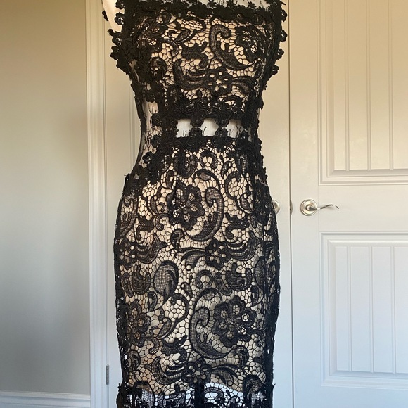 *SOLD* Lace dress gorgeous on. - Picture 4 of 4